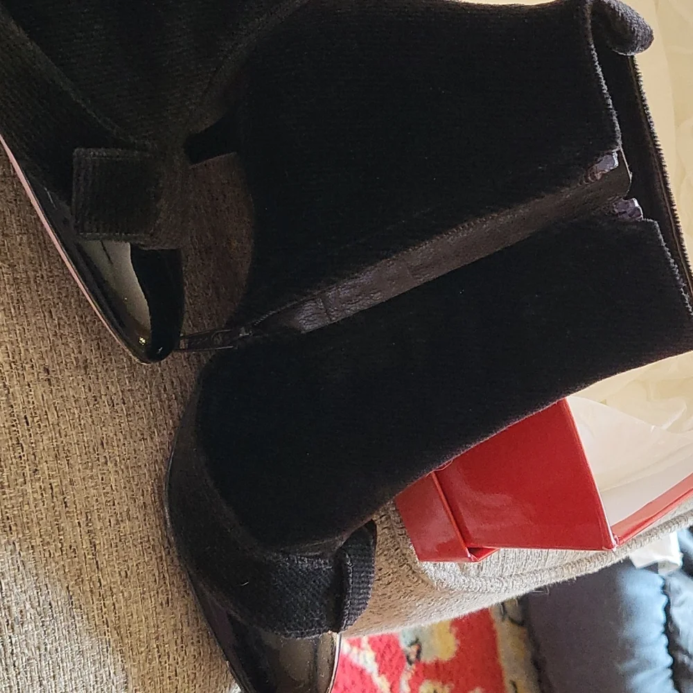 Shoes - Picture 2 of 4